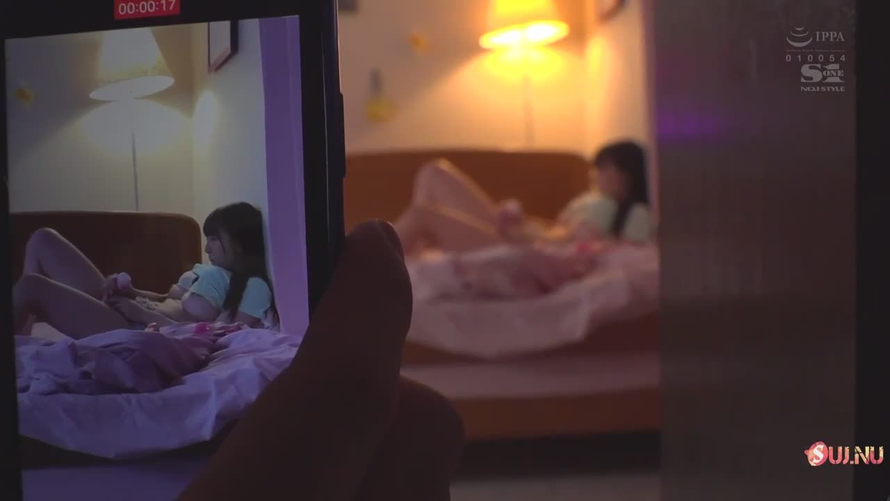 Сводный брат в спальне сестры снимает с ней русское домашнее порно
